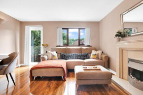 FREE PARKING Stylish and Relaxing Holiday Home